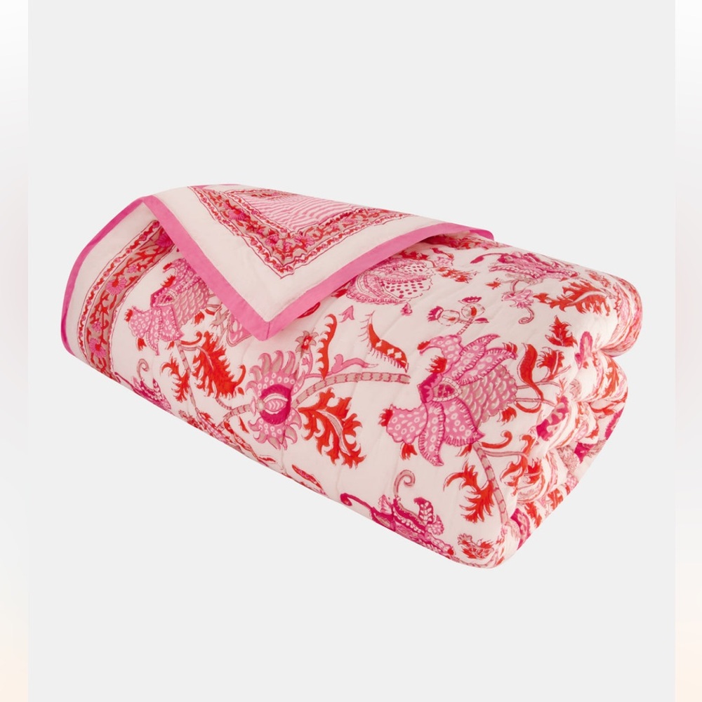 ISO:: Roller Rabbit Queen Quilts!